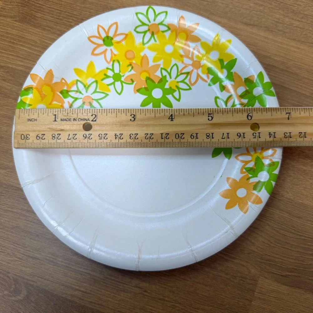 7 Inch Floral Paper Plates White Yellow Orange Green Daisy Pattern Round 16 ct